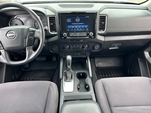Used 2022 Nissan Frontier 2WD Crew Cab image 14