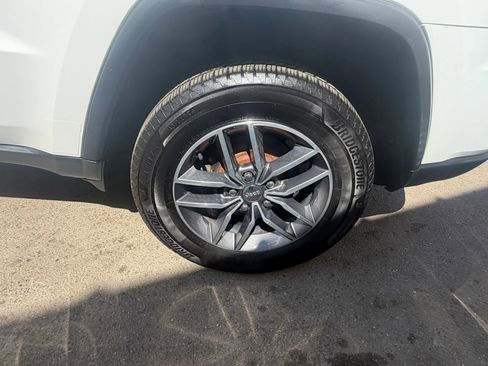 Used 2018 Jeep Grand Cherokee Limited AWD/4WD image 9