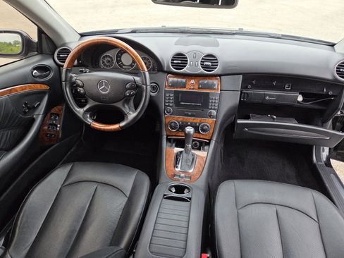 Used 2009 Mercedes-Benz CLK 550 Cabriolet image 20