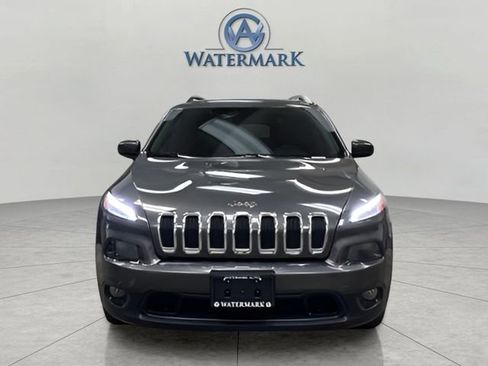 Used 2018 Jeep Cherokee Latitude Plus w/ Comfort/Convenience Group FWD image 8