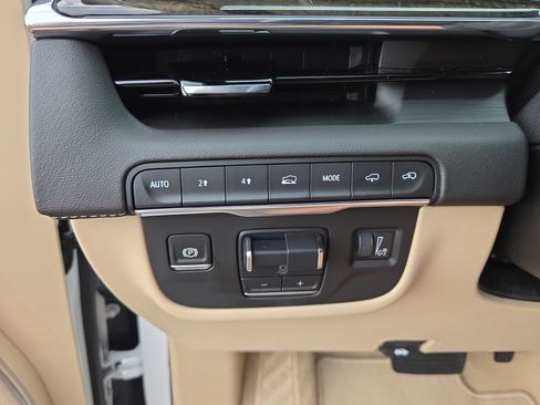 Used 2024 Cadillac Escalade Premium Luxury w/ Performance Package AWD/4WD image 30