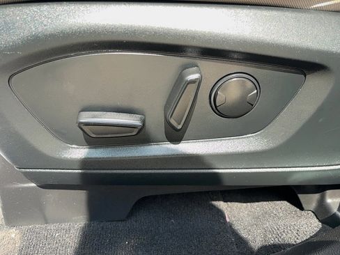 Used 2020 Ford Explorer XLT image 20