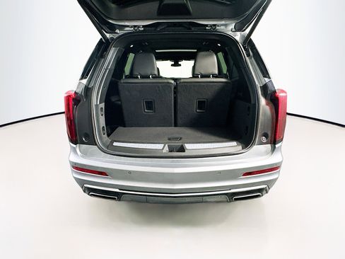 Used 2025 Cadillac XT6 Premium Luxury image 32