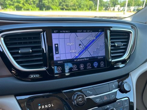 Used 2017 Chrysler Pacifica Touring-L Plus FWD image 32