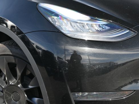 Used 2023 Tesla Model Y Long Range image 12