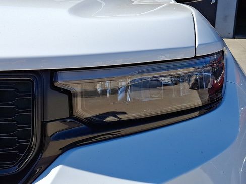 New 2025 Jeep Grand Cherokee Altitude image 4