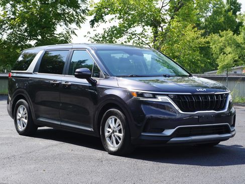 Used 2022 Kia Carnival LX FWD image 3