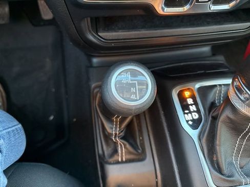 Used 2019 Jeep Wrangler Unlimited Sahara w/ LED Lighting Group image 25