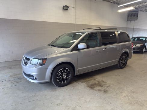 Used 2019 Dodge Grand Caravan GT FWD image 3