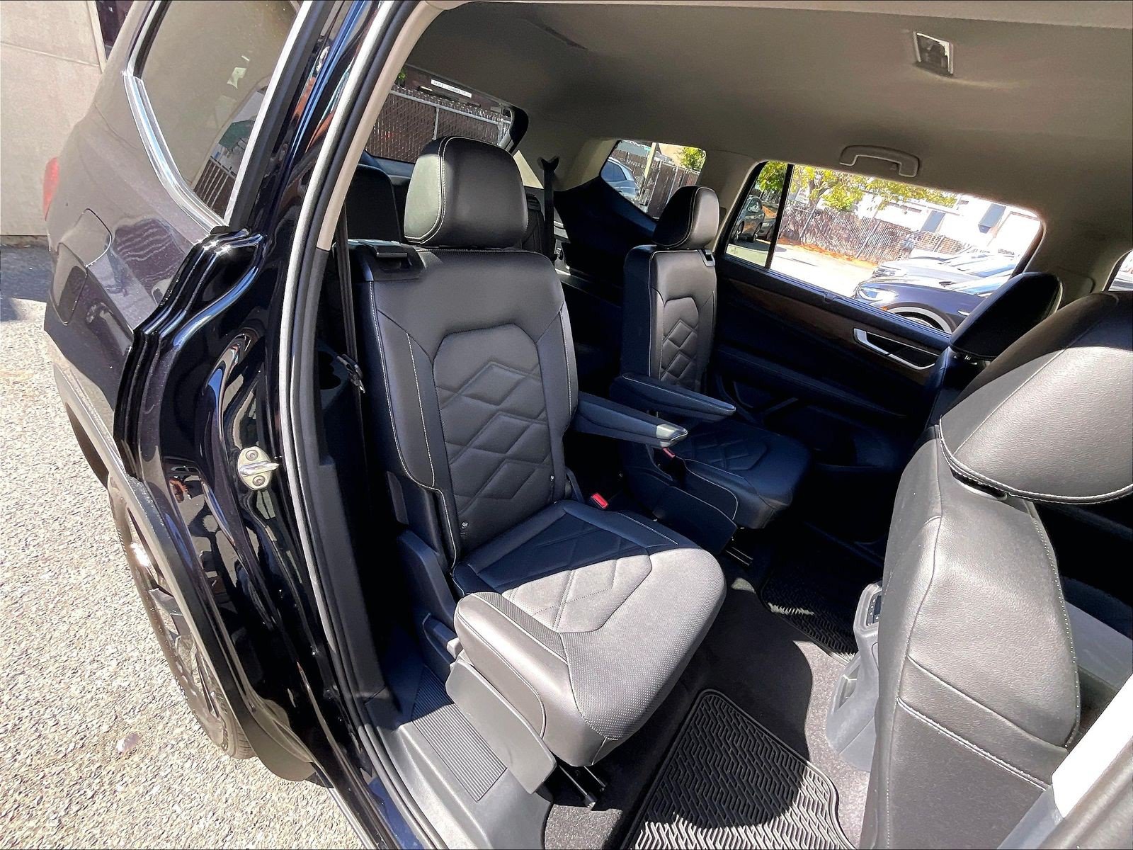 Certified 2024 Volkswagen Atlas SE FWD image 26