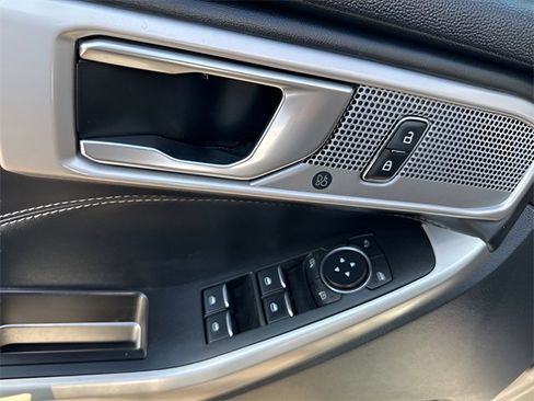 Used 2022 Ford Explorer Limited image 27