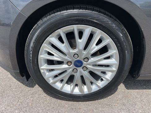 Used 2018 Ford Focus Titanium w/ Titanium Technology Package image 7