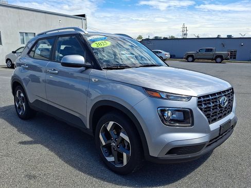 Certified 2025 Hyundai Venue SEL FWD image 3