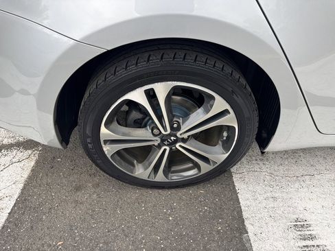 Used 2015 Kia Forte EX w/ Premium Package FWD image 10