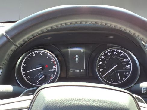 Used 2024 Toyota Camry SE image 12