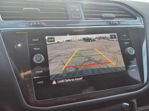 Used 2023 Volkswagen Tiguan SE R-Line image 61