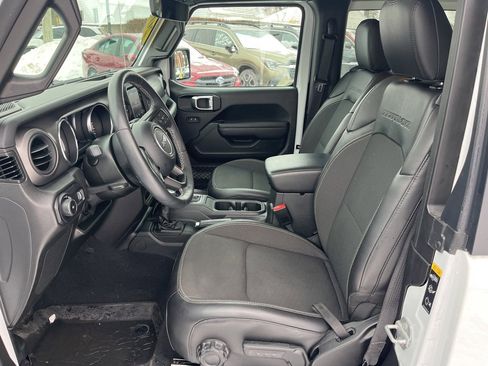 Used 2023 Jeep Wrangler Sport S image 10