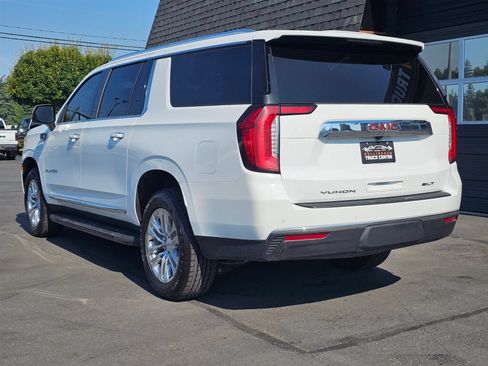 Used 2024 GMC Yukon XL SLT w/ SLT Luxury Package AWD/4WD image 3