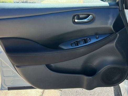 Certified 2022 Nissan Leaf S image 13
