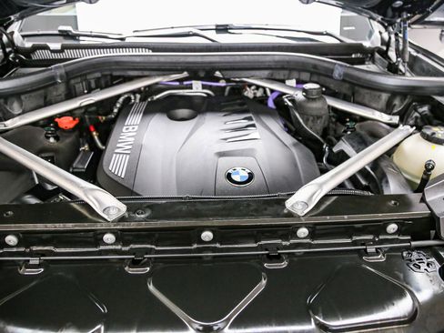 Certified 2025 BMW X7 xDrive40i w/ M Sport Package AWD/4WD image 29