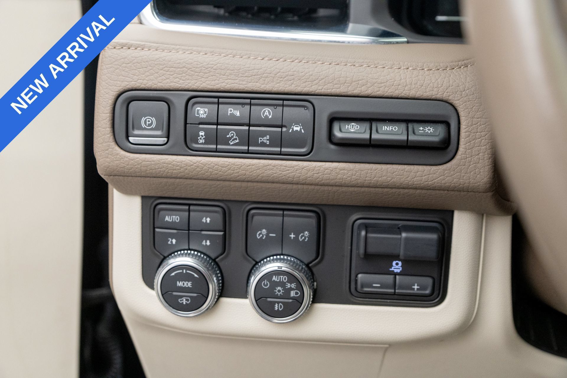 Used 2023 GMC Yukon Denali w/ Advanced Technology Package AWD/4WD image 26