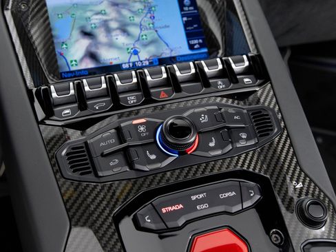 Used 2020 Lamborghini Aventador SVJ image 27