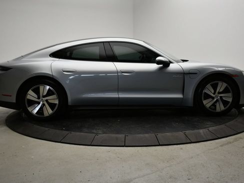 Certified 2025 Porsche Taycan AWD/4WD image 8