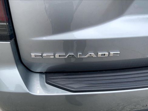 Used 2023 Cadillac Escalade V AWD/4WD image 32