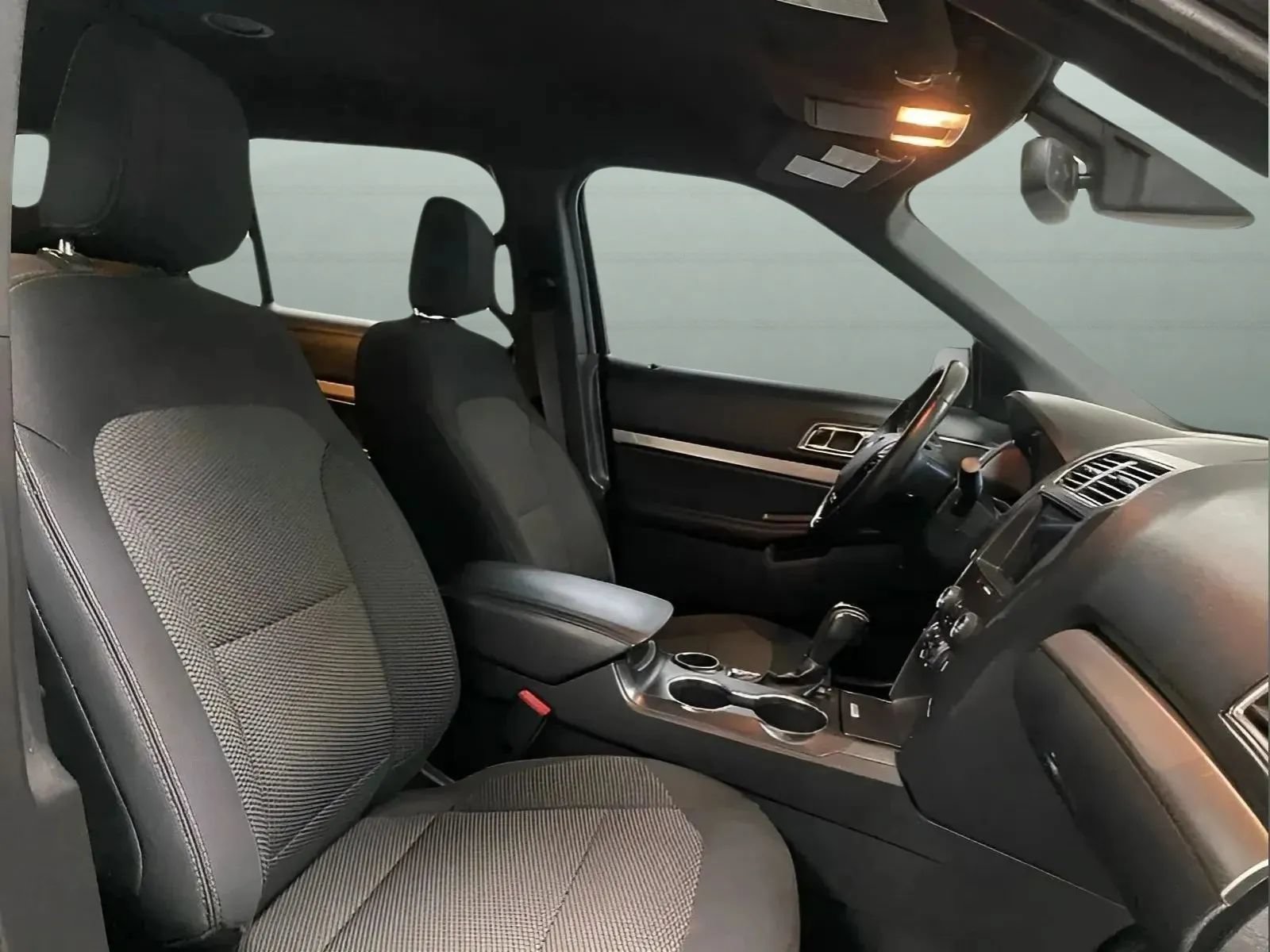 Used 2018 Ford Explorer XLT w/ Equipment Group 201A FWD image 14
