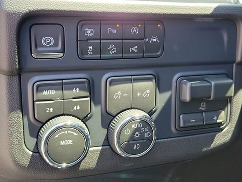 New 2026 Chevrolet Suburban High Country AWD/4WD image 23