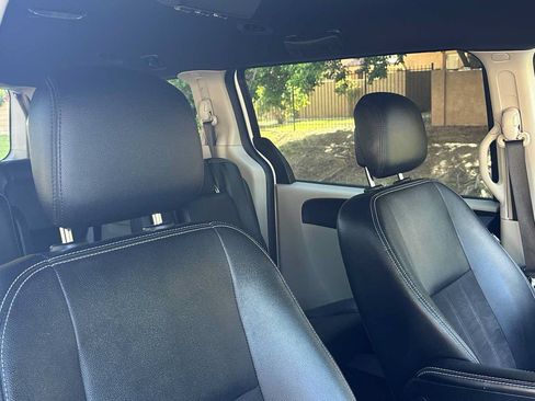 Used 2020 Dodge Grand Caravan SXT FWD image 13