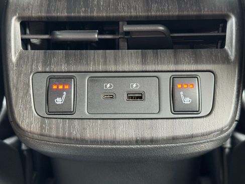 Used 2023 Nissan Ariya FWD image 32