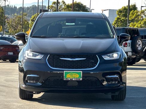 New 2026 Chrysler Pacifica Limited image 11