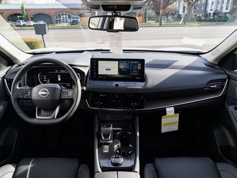 New 2026 Nissan Rogue Platinum image 9