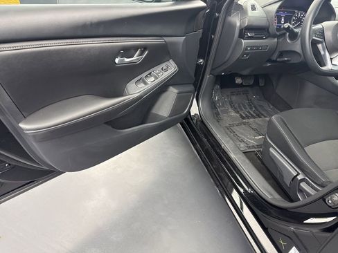 Used 2025 Nissan Sentra SV image 26