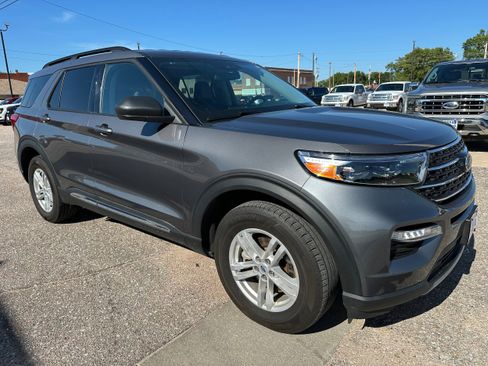 Used 2023 Ford Explorer XLT w/ Equipment Group 202A image 8