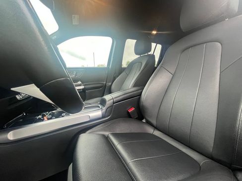 Used 2025 Mercedes-Benz GLB 250 4MATIC image 25