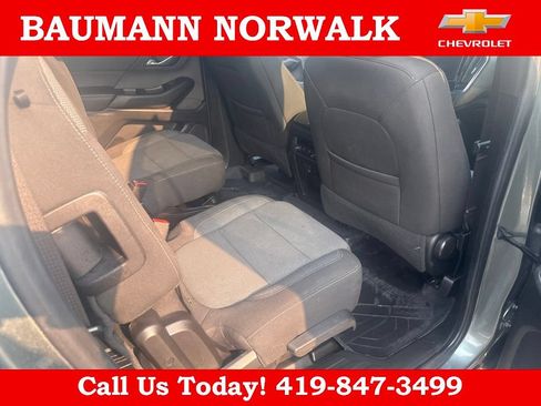 Used 2023 Chevrolet Traverse LT FWD image 32