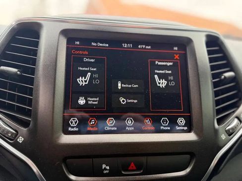 Used 2020 Jeep Cherokee Trailhawk w/ Cold Weather Group image 18