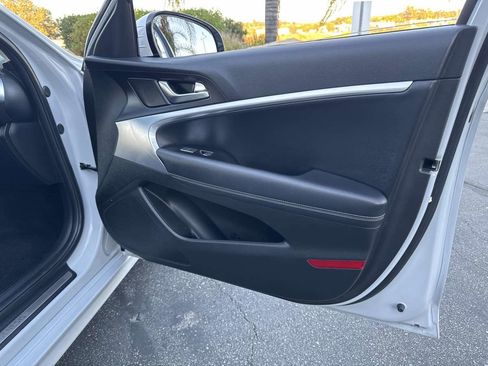 Used 2022 Genesis G70 2.0T image 26