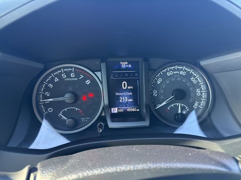 Used 2022 Toyota Tacoma TRD Sport image 27