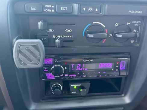 Used 2000 Toyota 4Runner SR5 AWD/4WD image 29