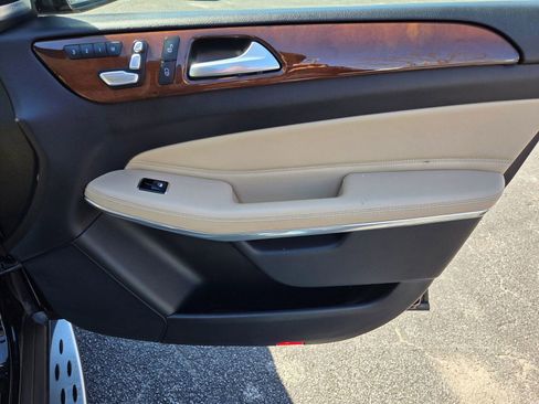 Used 2017 Mercedes-Benz GLS 550 4MATIC image 27