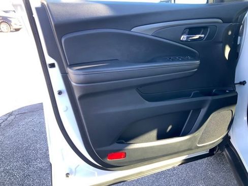 Used 2023 Honda Ridgeline Sport image 13