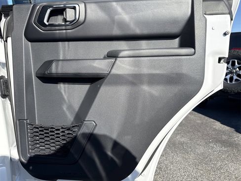 New 2025 Ford Bronco Badlands w/ Sasquatch Package image 17