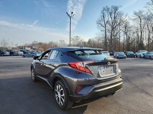 Used 2019 Toyota C-HR LE image 3