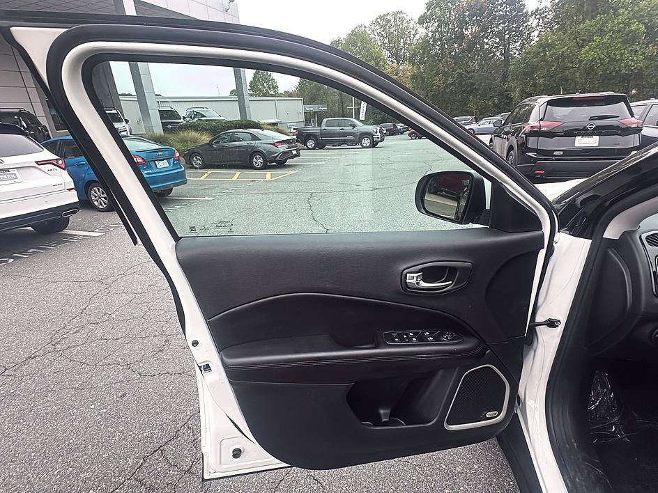 Used 2021 Jeep Compass Latitude w/ Sun and Sound Group AWD/4WD image 17