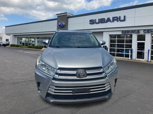 Used 2018 Toyota Highlander XLE AWD/4WD image 8