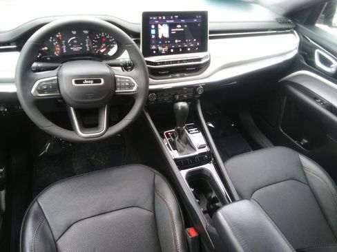 Used 2023 Jeep Compass Limited image 12