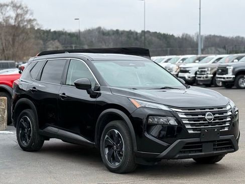 Used 2024 Nissan Rogue SV image 34